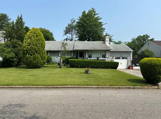 21 Stillman Rd, Glen Cove, NY 11542