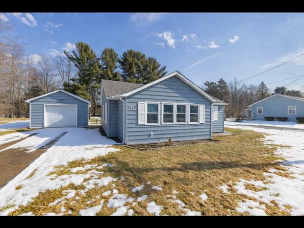 125 Edgewater Dr