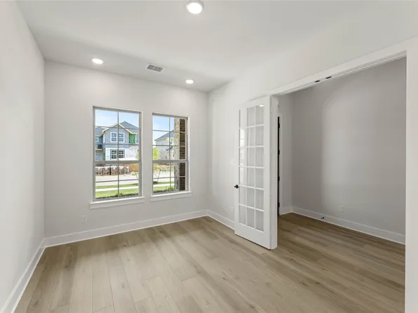 705 Iris Cir, Mansfield, TX 76063