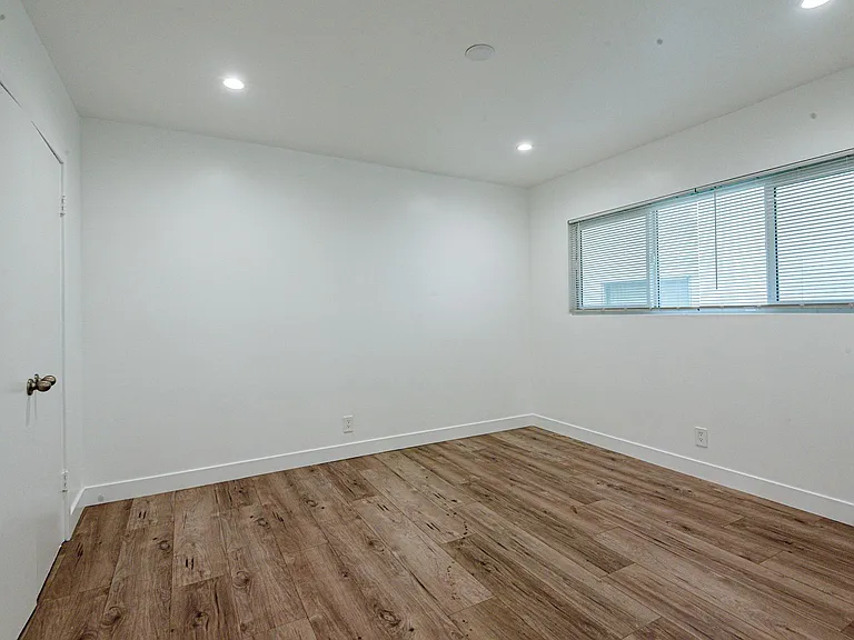 4324 Ventura Canyon Ave — Photo 18