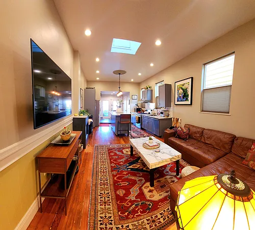 985 Capp St Photo 1