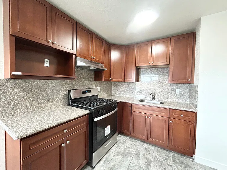 3800 Waller Ave — Photo 2