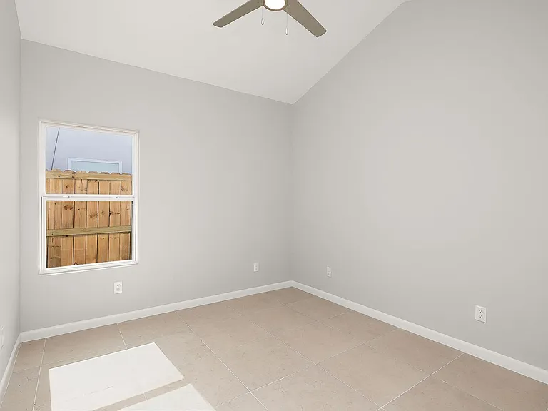 704 Oriole Rd — Photo 5
