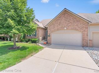 245 Winslow Cir #56, Walled Lake, MI 48390