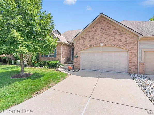 245 Winslow Cir #56, Walled Lake, MI 48390