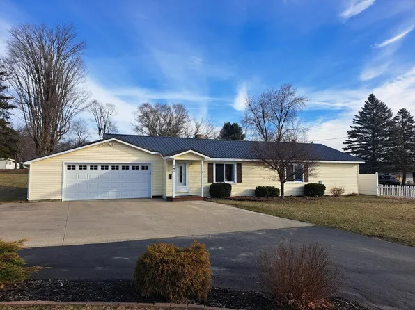 141 E Ludington Dr, Farwell, MI 48622