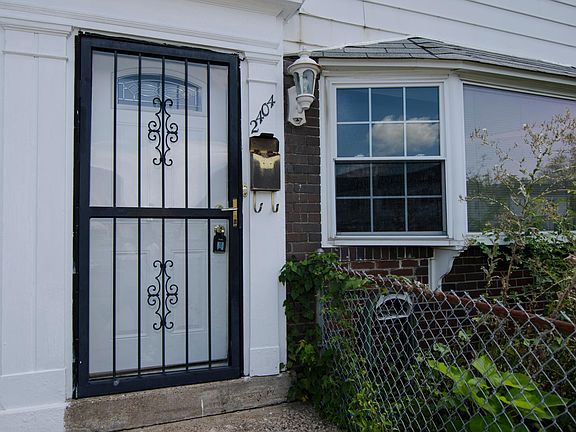 4th image of 2404 Liberator St