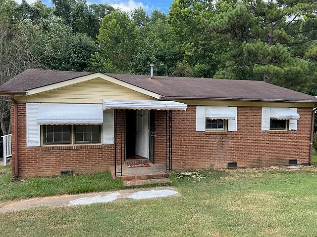 3 bed, 1000 sqft, $1,300 — Photo 1