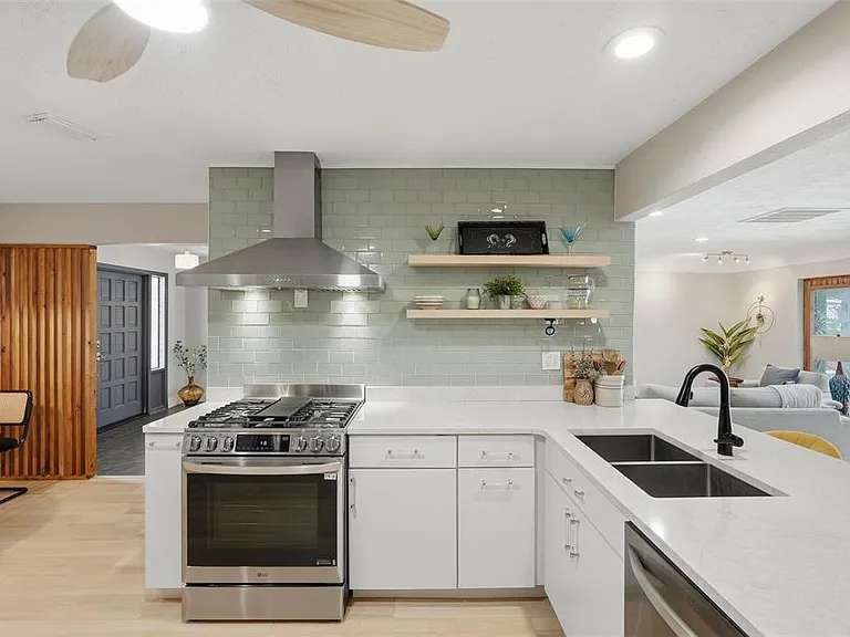 2061 Michigan Ave NE — Photo 8