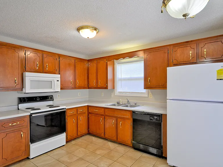 317 Pioneer Dr — Photo 12