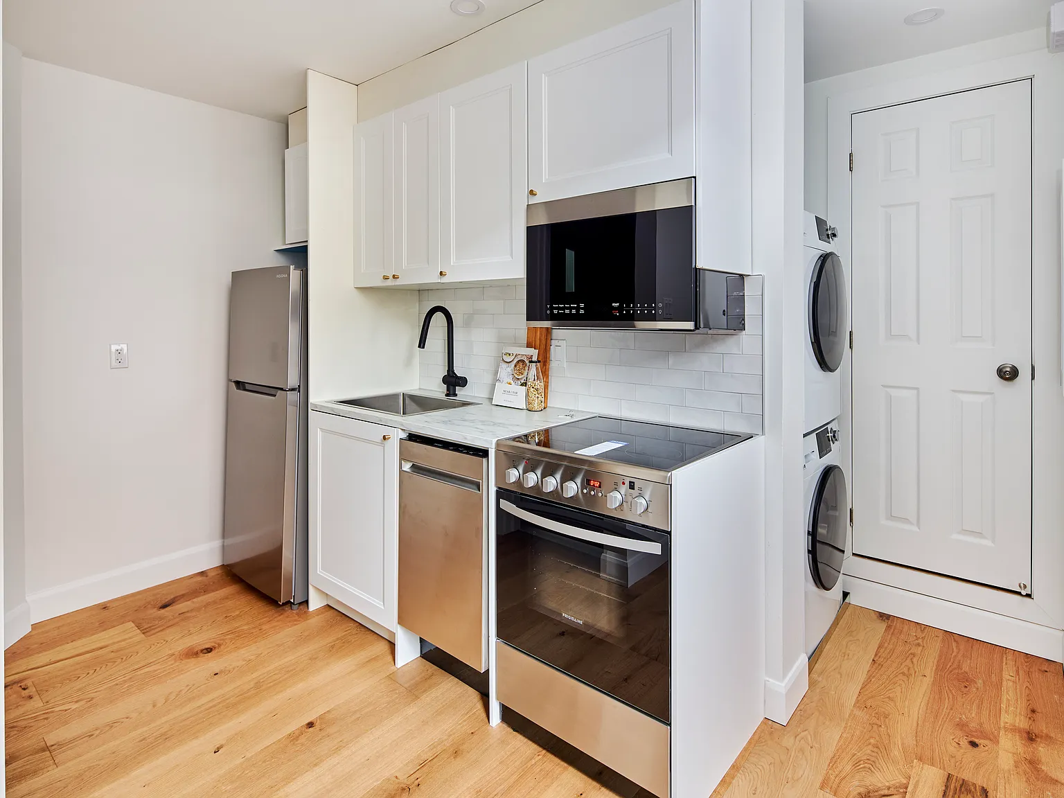 327 Catherine Street — Photo 1