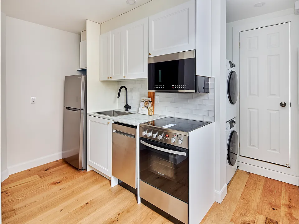 327 Catherine St #2