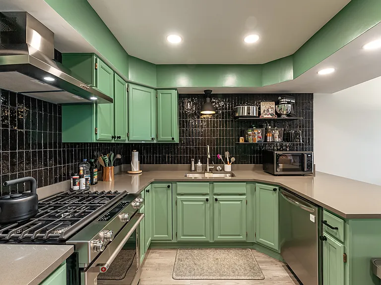 1712 W Olive St #50 — Photo 8
