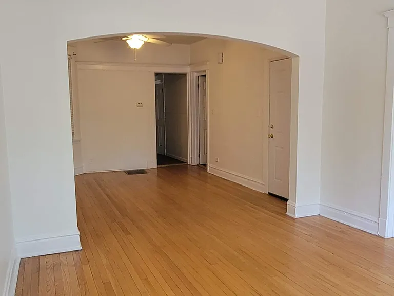 2054 W Roscoe St #2 — Photo 5