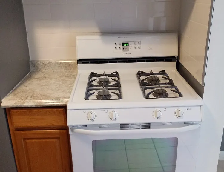 1031 Knox Ave N #4 — Photo 6