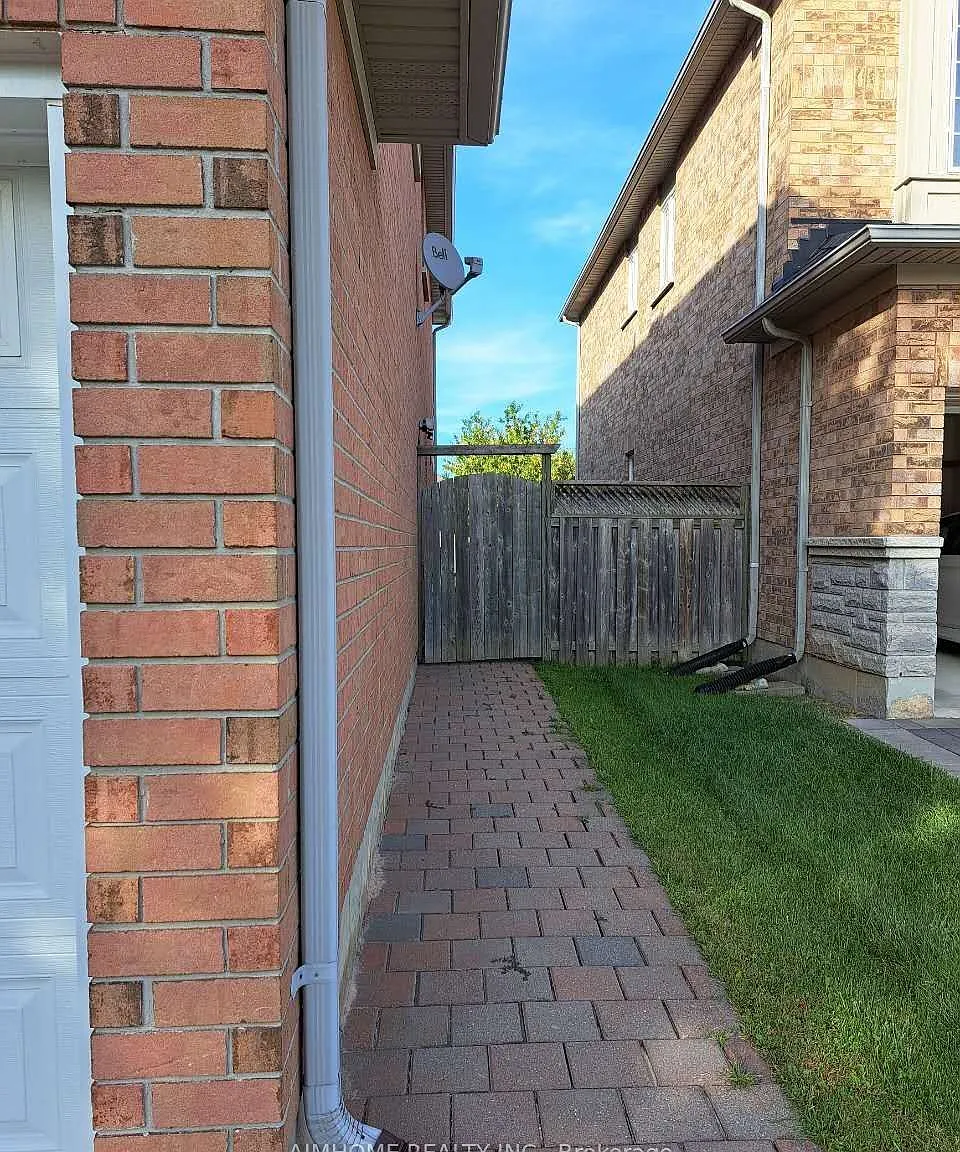 3 bed, $950 — Photo 1