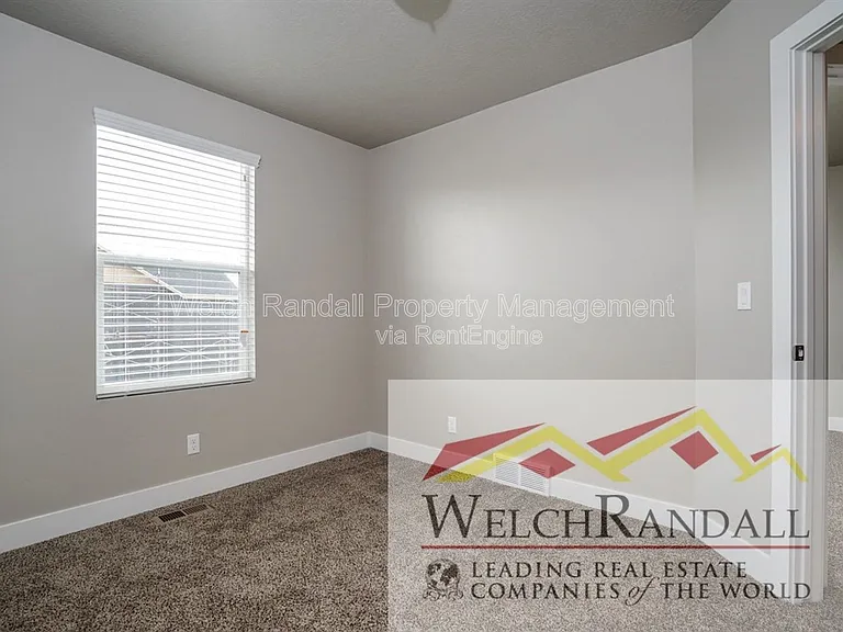 2542 S Andover St — Photo 19