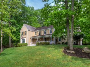 9 Strawberry Ln, Tewksbury Township, NJ 08833