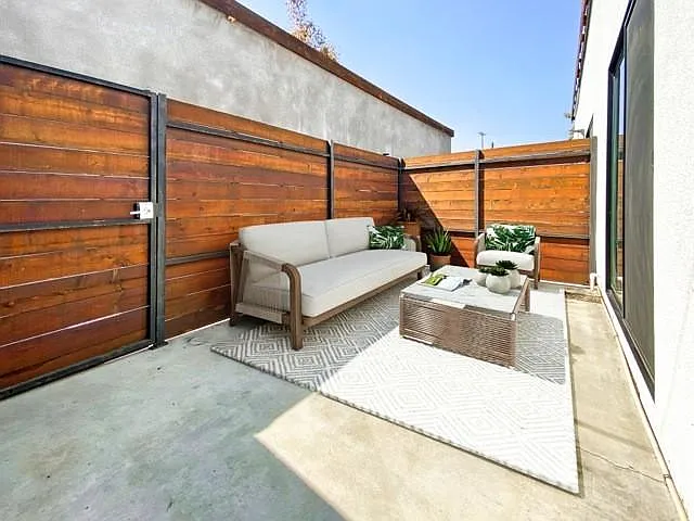 1 bed, 450 sqft, $2,200 — Photo 3