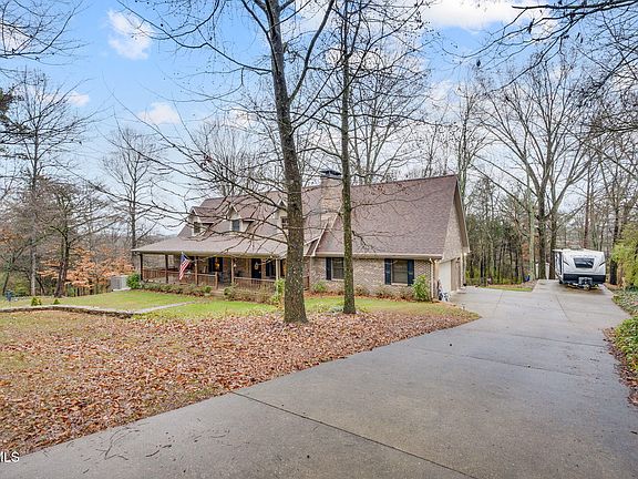 4th image of 1934 Old Walnut Ln