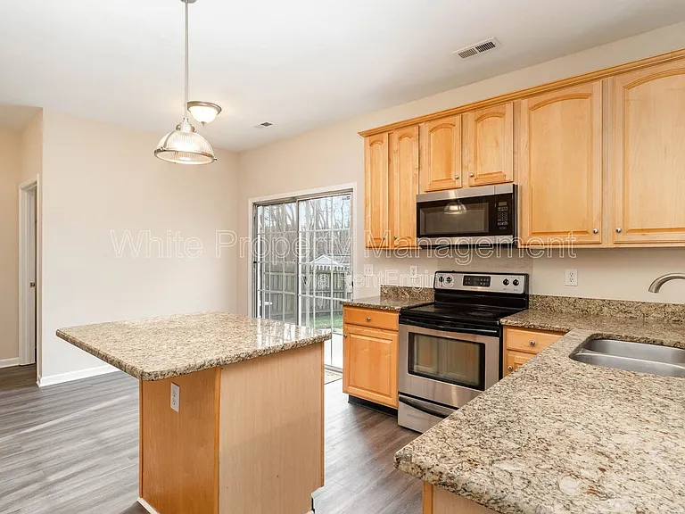 17304 Commons Crossing Dr — Photo 9