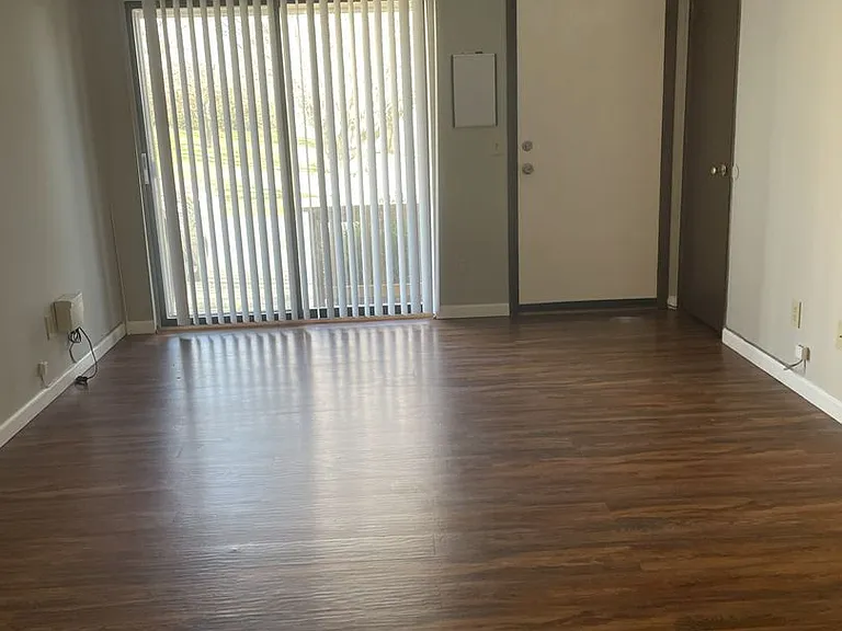 102 McConnell St — Photo 7
