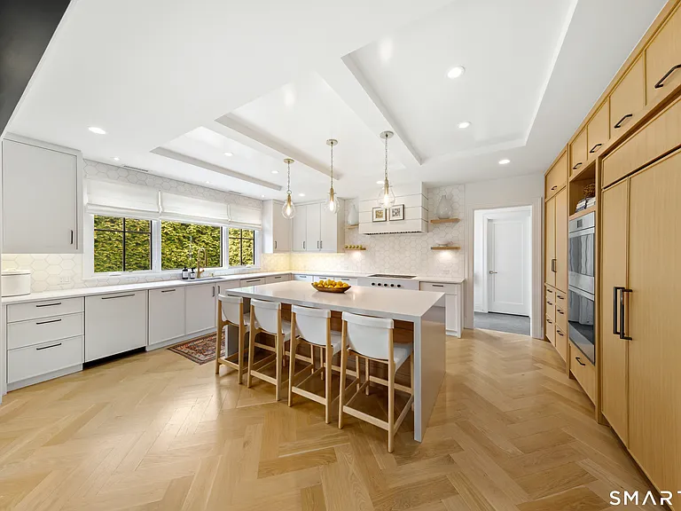 15 Roosevelt Rd — Photo 10