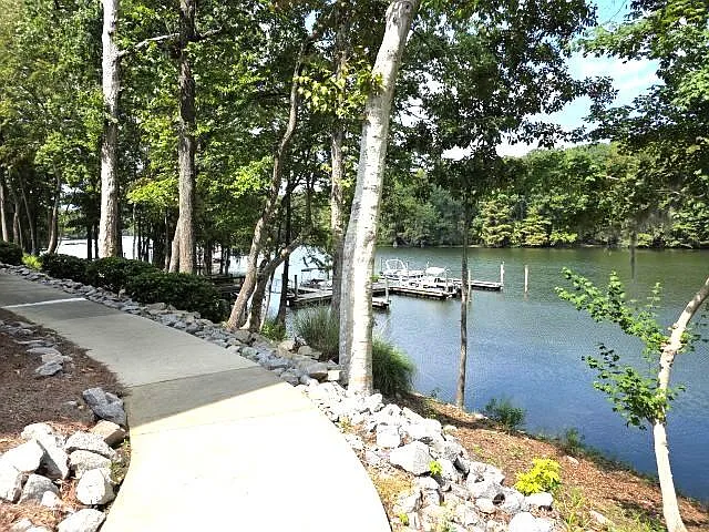 2 bed, 2.0 bath, 1298 sqft, $1,800 — Photo 3
