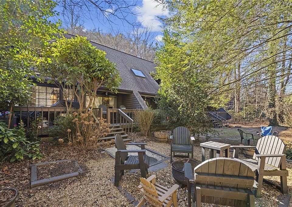 1st image of 655 Riverside Dr