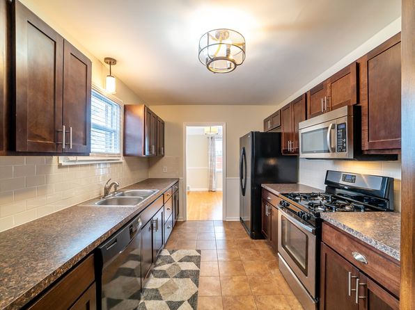 868 Kirk Dr SE, Grand Rapids, MI 49546