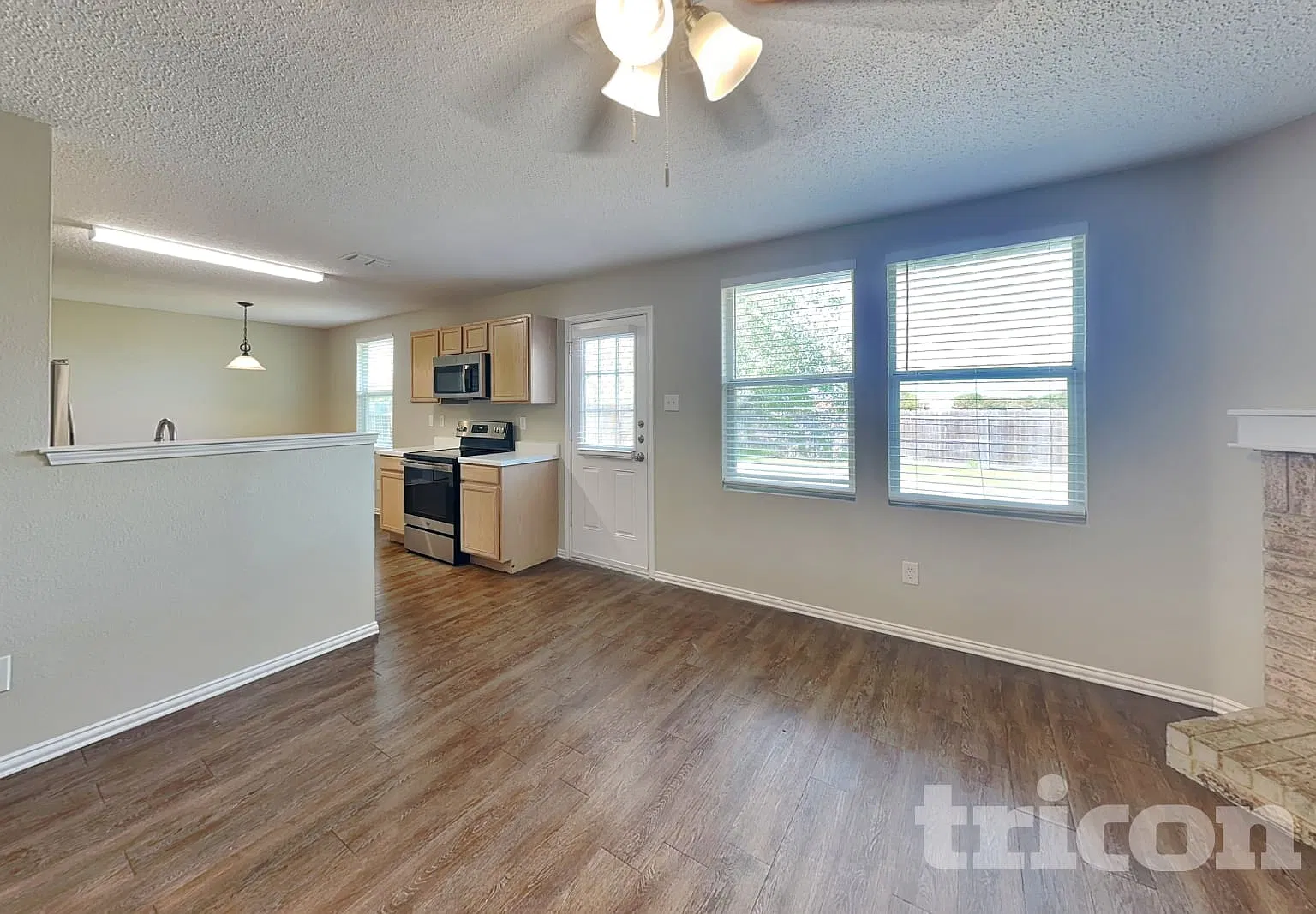 105 Phlox Lane Burleson TX — Photo 3