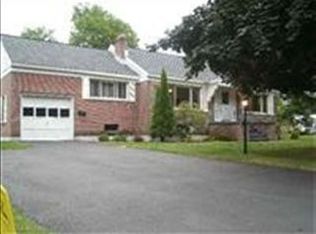21 Puritan Dr, Schenectady, NY 12306