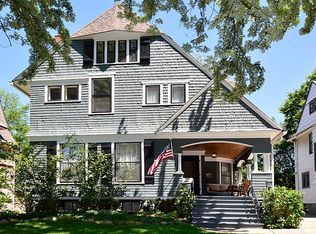 135 Akenside Rd, Riverside, IL 60546