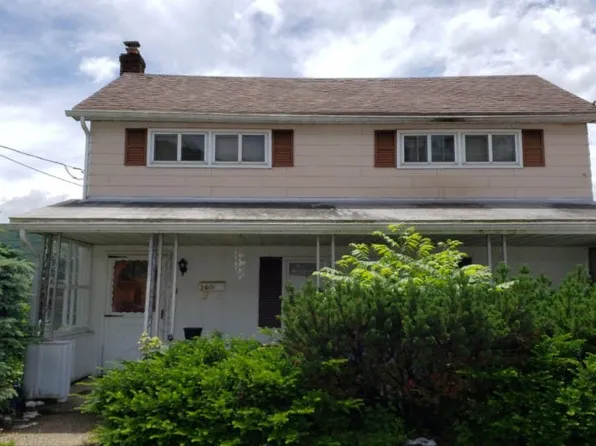 36 W Garibaldi Ave, Nesquehoning, PA 18240