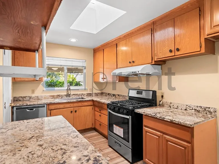 4842 Englewood Dr — Photo 10