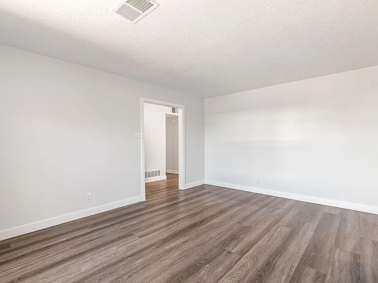 12013 Kashmir St NE — Photo 20