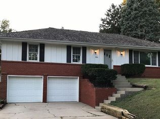 1104 N Ridge Ave, Liberty, MO 64068