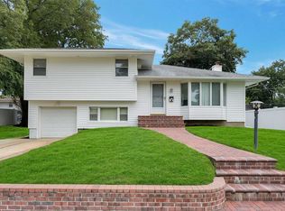 46 Mellow Ln, Jericho, NY 11753