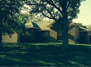 2104 W Sleepy Hollow Ln, Bryan, TX 77807