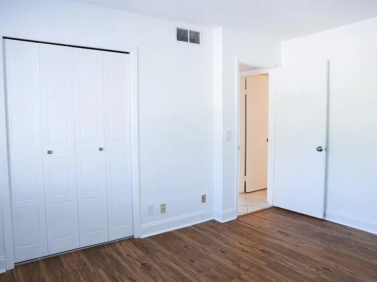 428 Lakeview Dr #201 — Photo 9