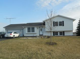 416 Meadow Ln, Eagle, WI 53119