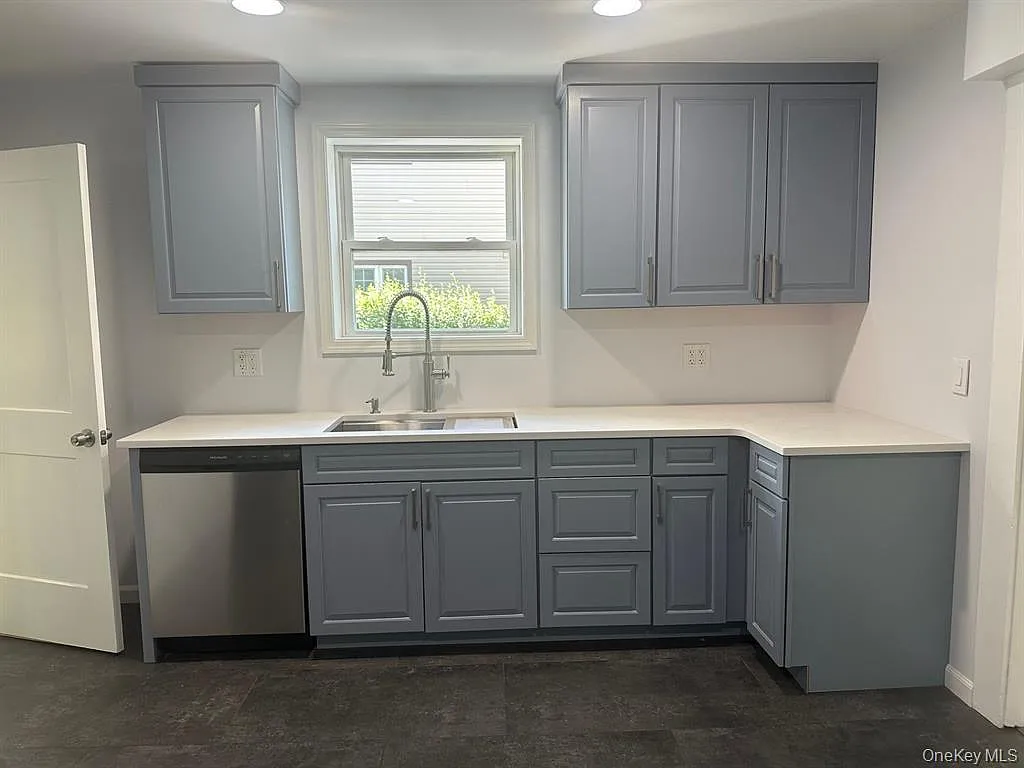 2 bed, 1.0 bath, 1752 sqft, $2,300 — Photo 2