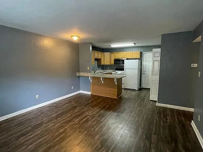 502 McKeithen Street - 8B — Photo 3