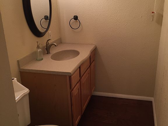 Half bathroom 