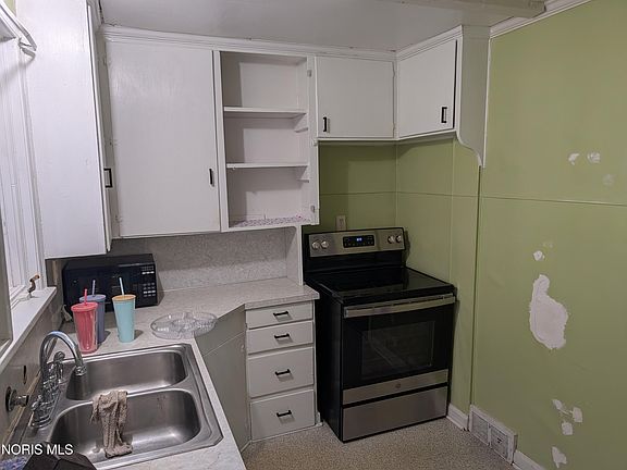 5th image of 412 Ewing St