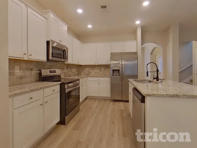418 Daffodil Dr — Photo 5