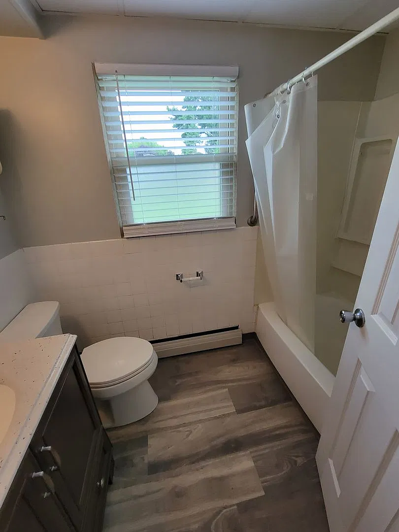 413 S Railroad St — Photo 4