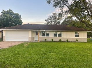 2876 Solomon St, Port Arthur, TX 77640