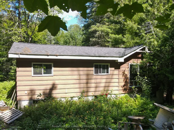 182 Old School House Rd, Huntsville, ON P1H 2J4