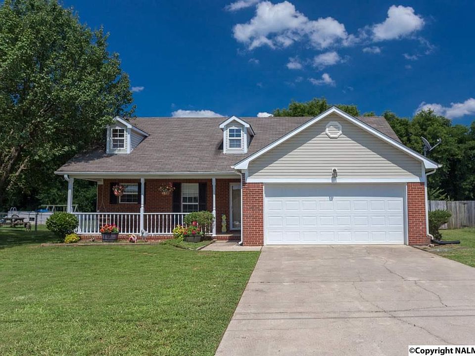 1st image of 107 Castleridge Dr